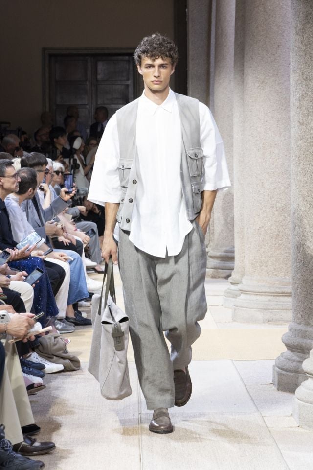 من مجموعة أزياء GIORGIO ARMANI ربيع/صيف 2027