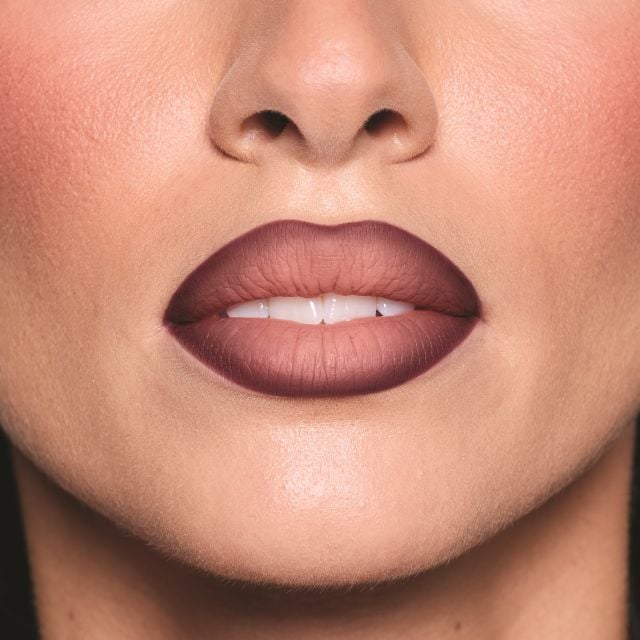 ثنائي Liquid Matte Mousse بدرجتَي Baby Pink وDeep Rose لإطلالة شفاه أنيقة ومتألقة
