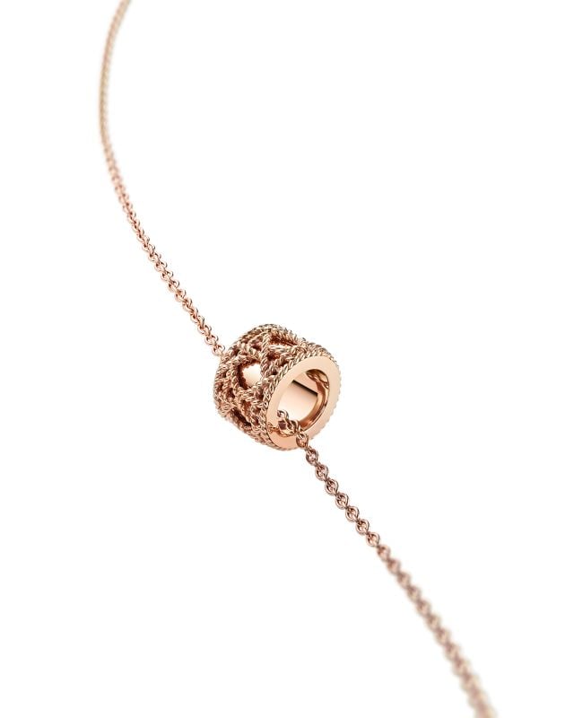 عقد من مجموعة مجوهرات My Dior