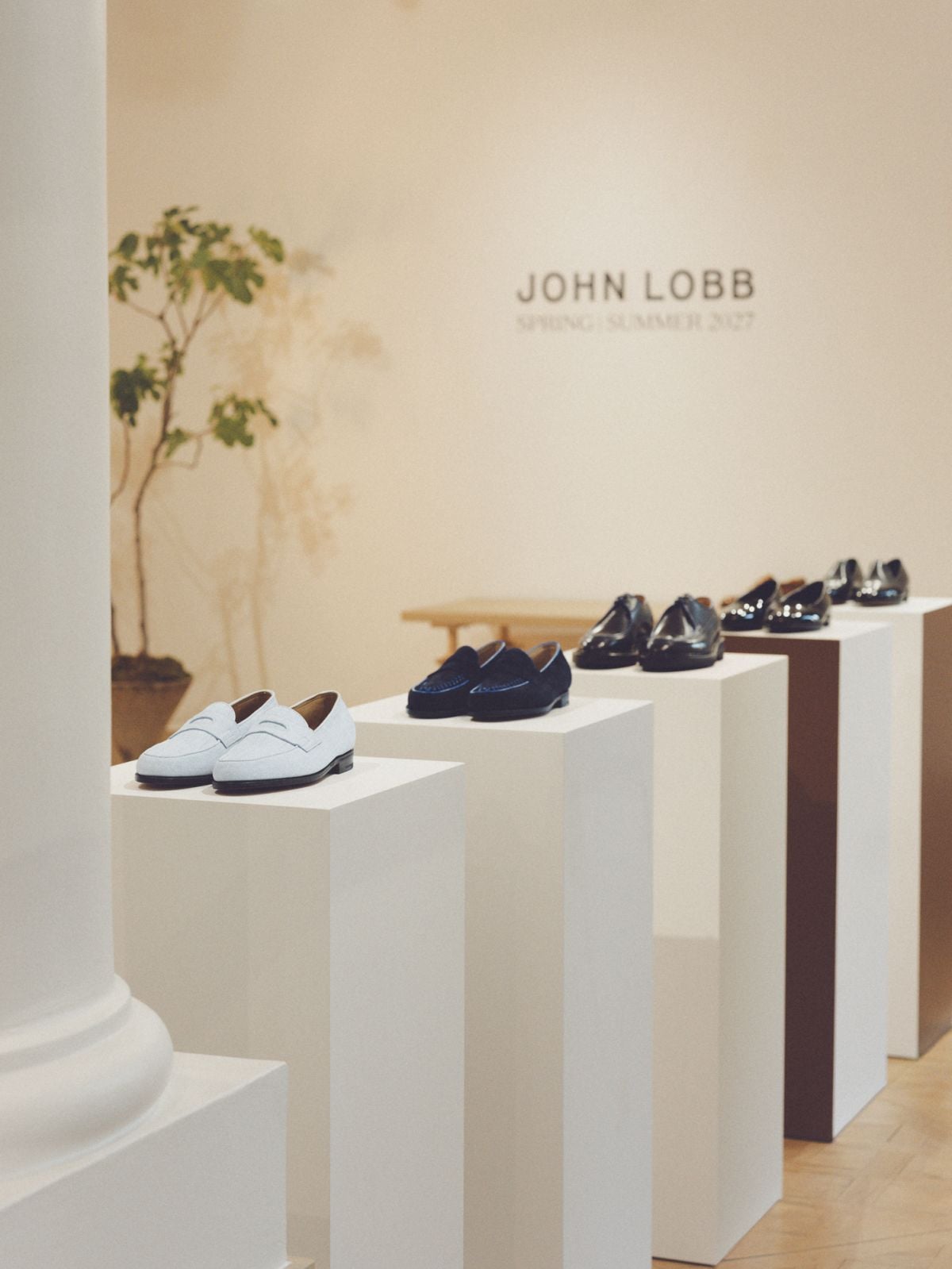 أحذية John Lobb.. تصاميم صيفية سهلة وبسيطة
