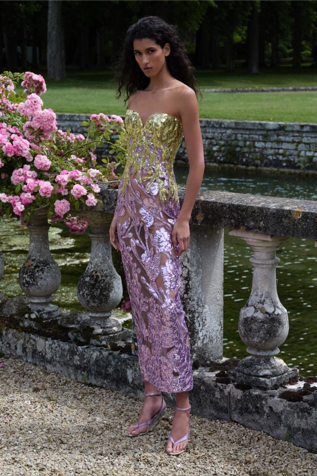 من مجموعة ELIE SAAB ريزورت 2027 أناقة خالدة