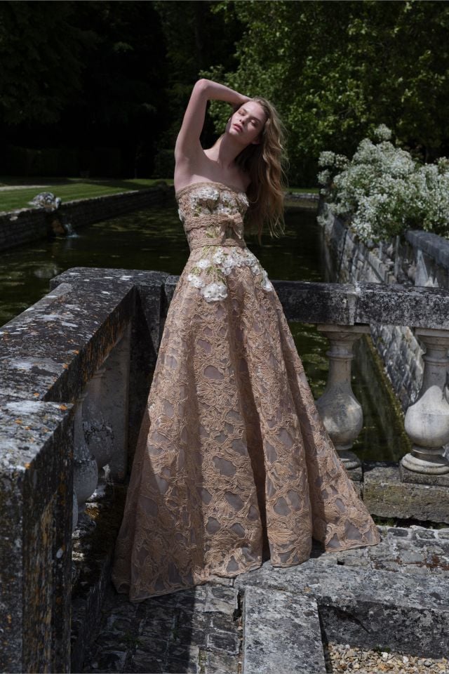 من مجموعة ELIE SAAB ريزورت 2027 تفاصيل راقية