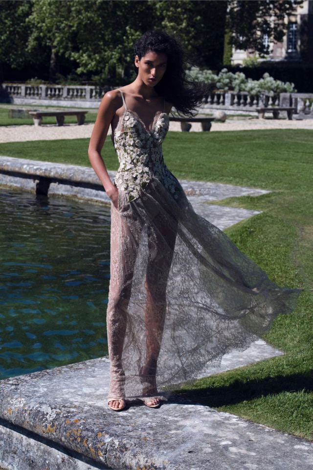 من مجموعة ELIE SAAB ريزورت 2027 أناقة خالدة