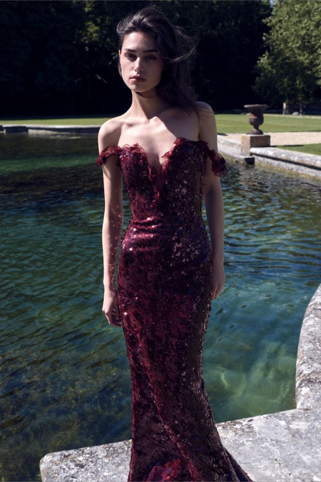 من مجموعة ELIE SAAB ريزورت 2027 أناقة خالدة
