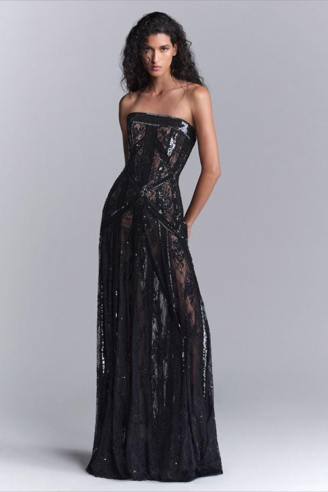 من مجموعة ELIE SAAB ريزورت 2027 أناقة خالدة