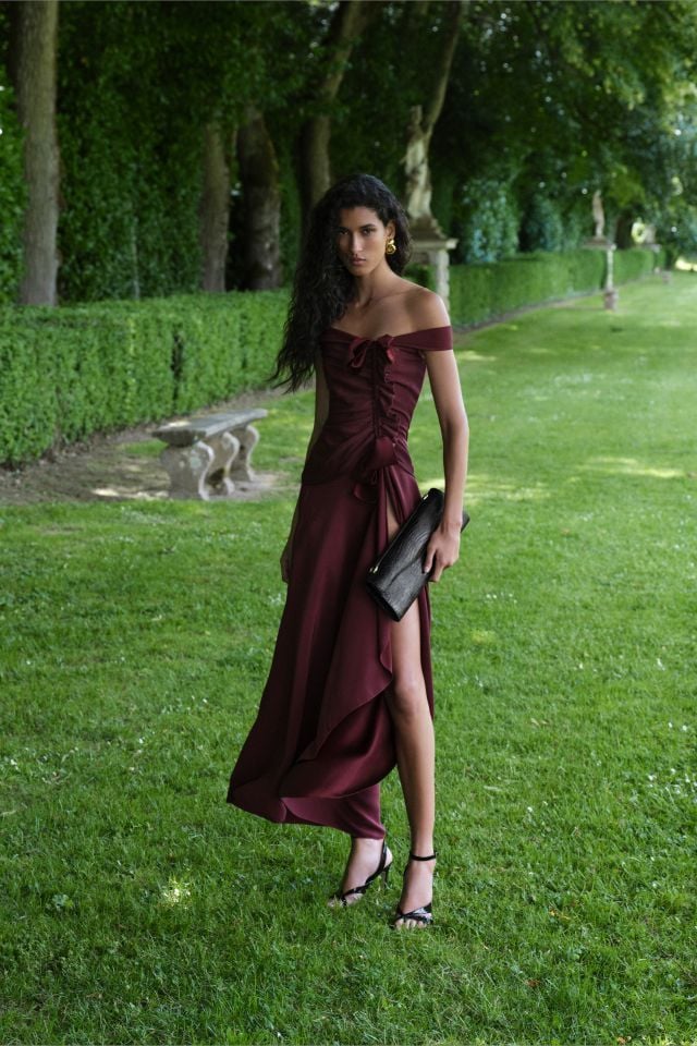 من مجموعة ELIE SAAB ريزورت 2027 أناقة خالدة