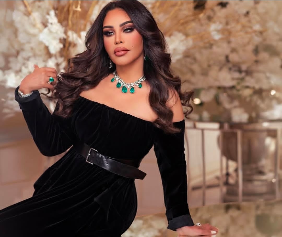 من وحي إطلالة أحلام الفاخرة: ابنتها تجمع بين الأنوثة والرقي