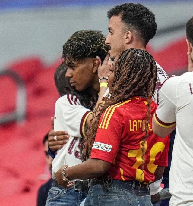 لامين يامال يحتضن حبيبته إينيس غارسيا في كأس العالم
