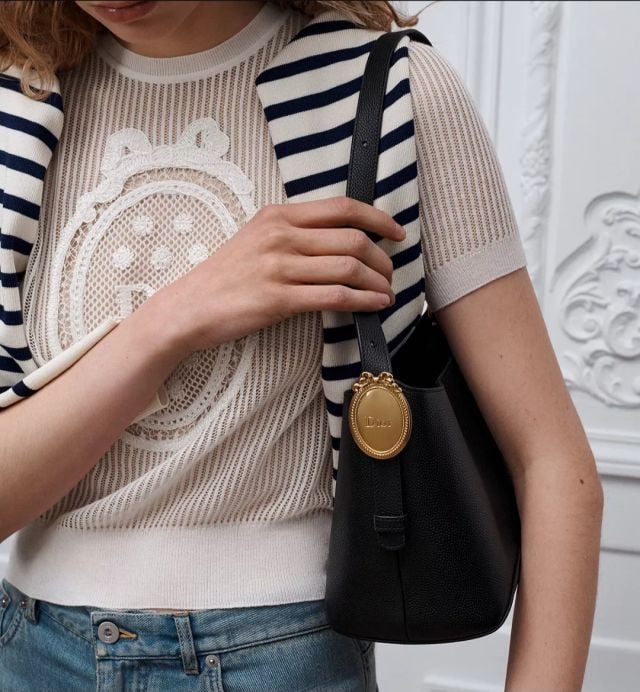 حقيبة Dior Medaillon تصميم يجسد أناقة 