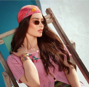 إكسسوارات الصيف المفضلة للمؤثرات العربيات.. الحقائب الأنيقة والقبعات المميزة