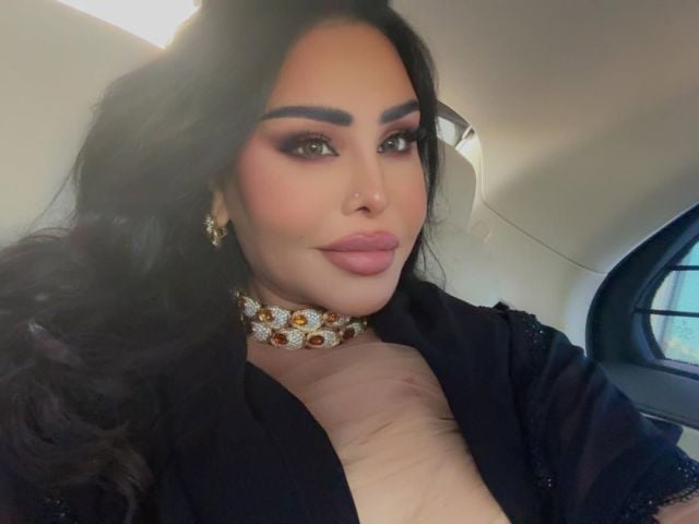 المكياج الوردي المفضّل لدى أحلام