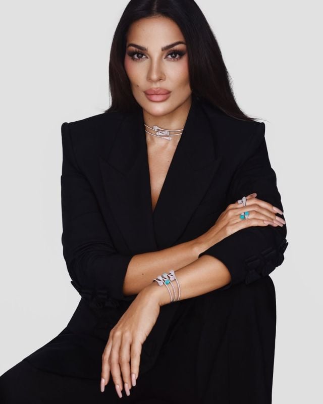 نادين نسيب نجيم تعتمد صيحة العيون الدخانية بشكل دائم