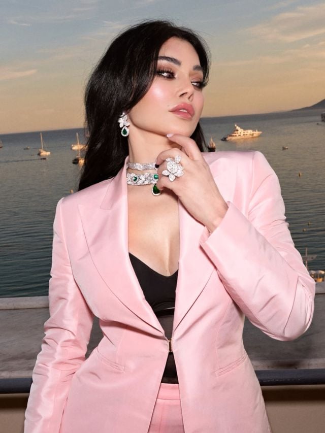 هيفاء وهبي تكرّس موضة الـ Statement Jewelry في إطلالاتها