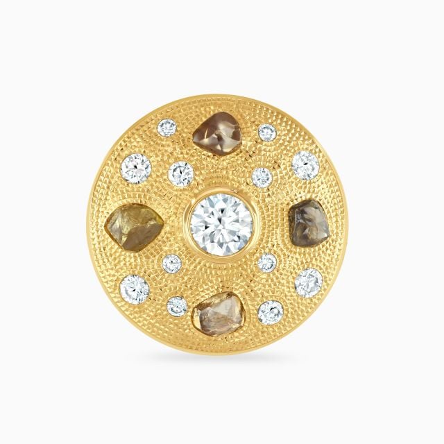 ميدالية Talisman من الذهب الأصفر المرصّعة بألماس الصحراء