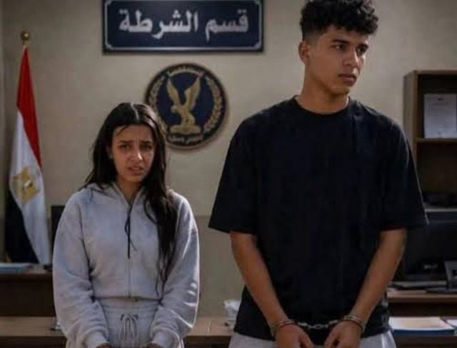 المتهمان بدهس فتاة الشاي لحظة القبض عليهما
