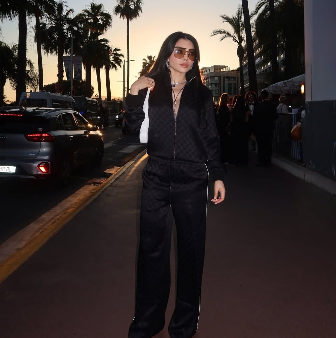 هيفاء وهبي تتألق بإطلالة كاجوال من Gucci وحقيبة أيقونية