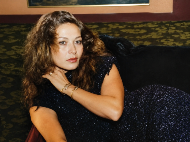 الفنانة رغدة تشعل مواقع التواصل بإطلالة طبيعية ناعمة