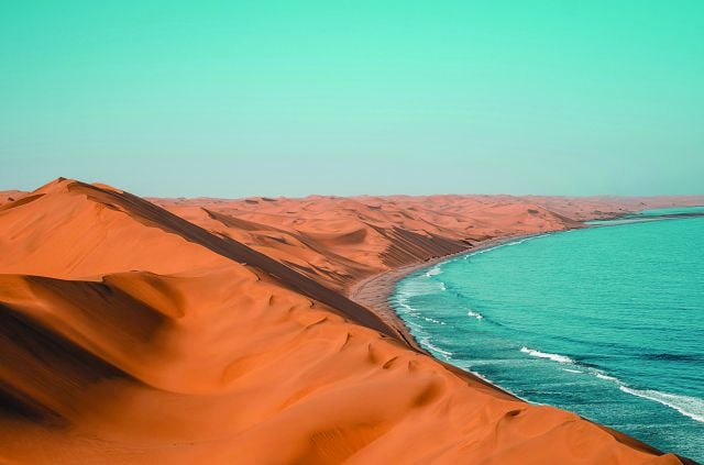 ناميبيا أرض الصحراء الحمراء والكثبان الشاهقة والحياة البرية الفريدة