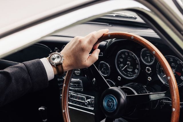 ساعة Breitling Top Time B01 Chronograph 41 Tribute to Aston Martin DB5