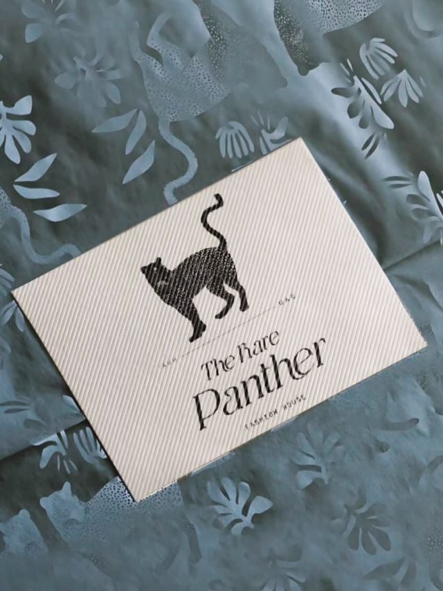 شعار The Rare Panther لعبايات تجمع بين الهيبة والأناقة