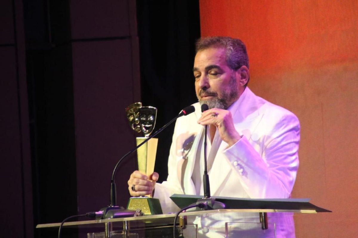 أحمد عبد العزيز يفجر مفاجأة خلال تكريمه في حفل افتتاح المهرجان القومي للمسرح
