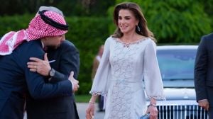 لماذا تعتمد الملكة رانيا طلاء الأظافر الأبيض في معظم إطلالاتها؟ 