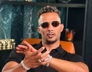 محمد رمضان يشارك عمرو أديب الرقص على متن يخت (فيديو)