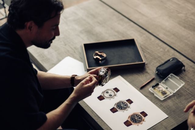 Pablo Widmer مع ساعة Breitling Top Time B01 Chronograph 41