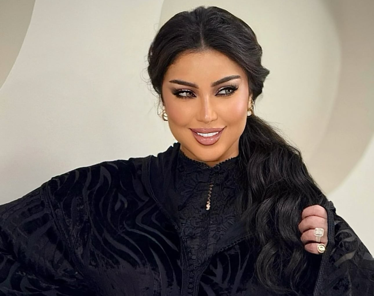 الفنانة دنيا بطمة.
