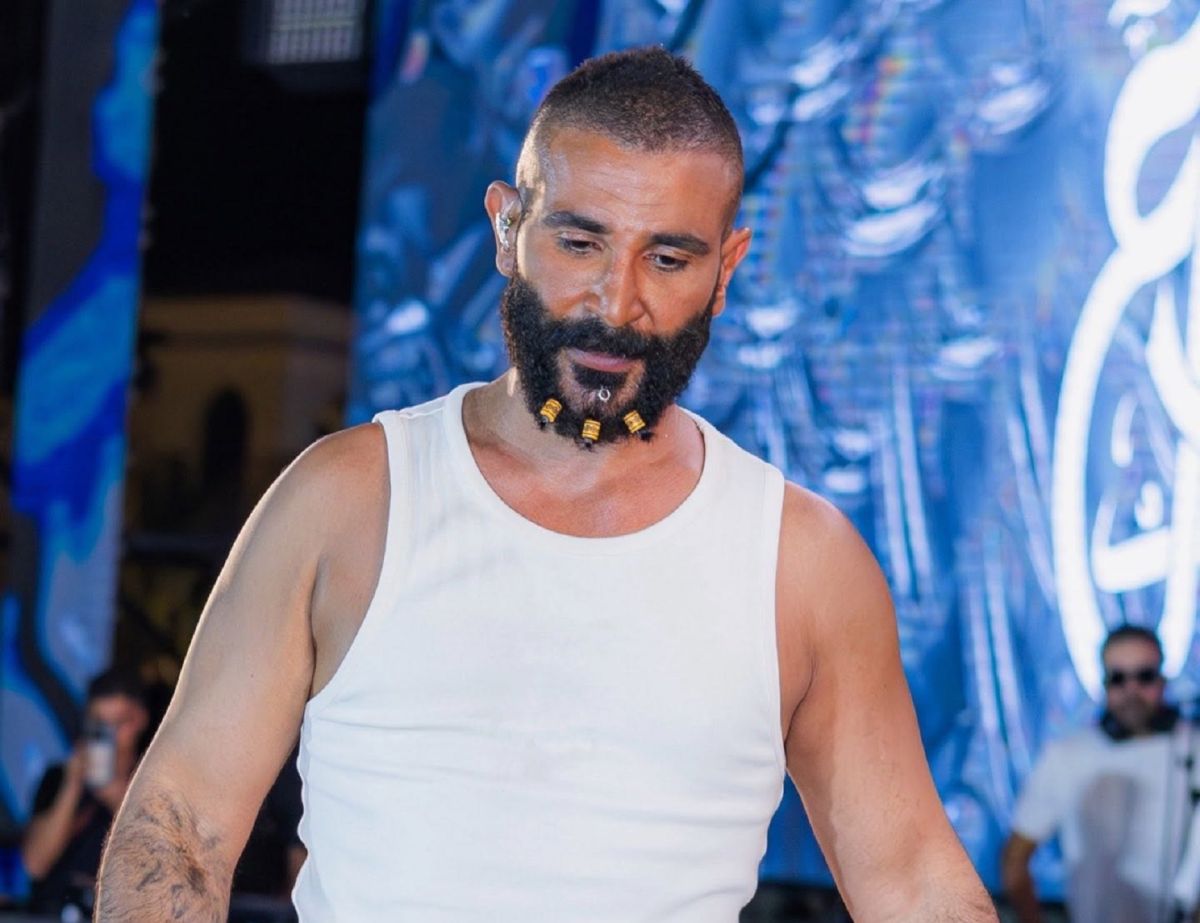  أحمد سعد يربط أغنيته الجديدة بفوز إسبانيا بكأس العالم... وهذا ما فعله (فيديو)