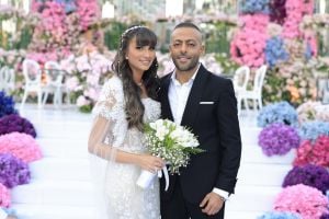 زوجة تامر عاشور ط توثق لحظات مرحة مع ابنتها سيليا 