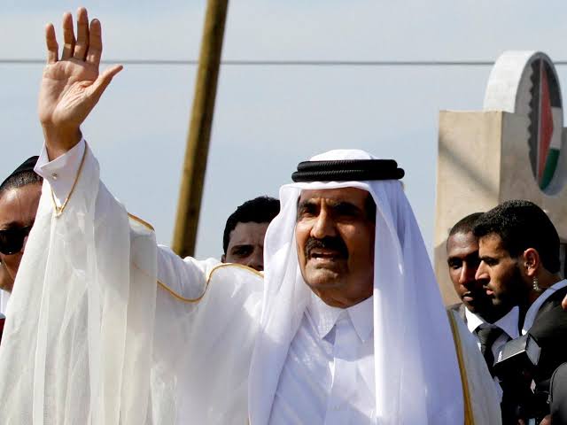 منصات النجوم تتحول إلى ساحة تعزية بالأمير حمد بن خليفة آل ثاني