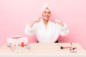 أسباب تمنع البشرة من امتصاص السيروم والكريمات