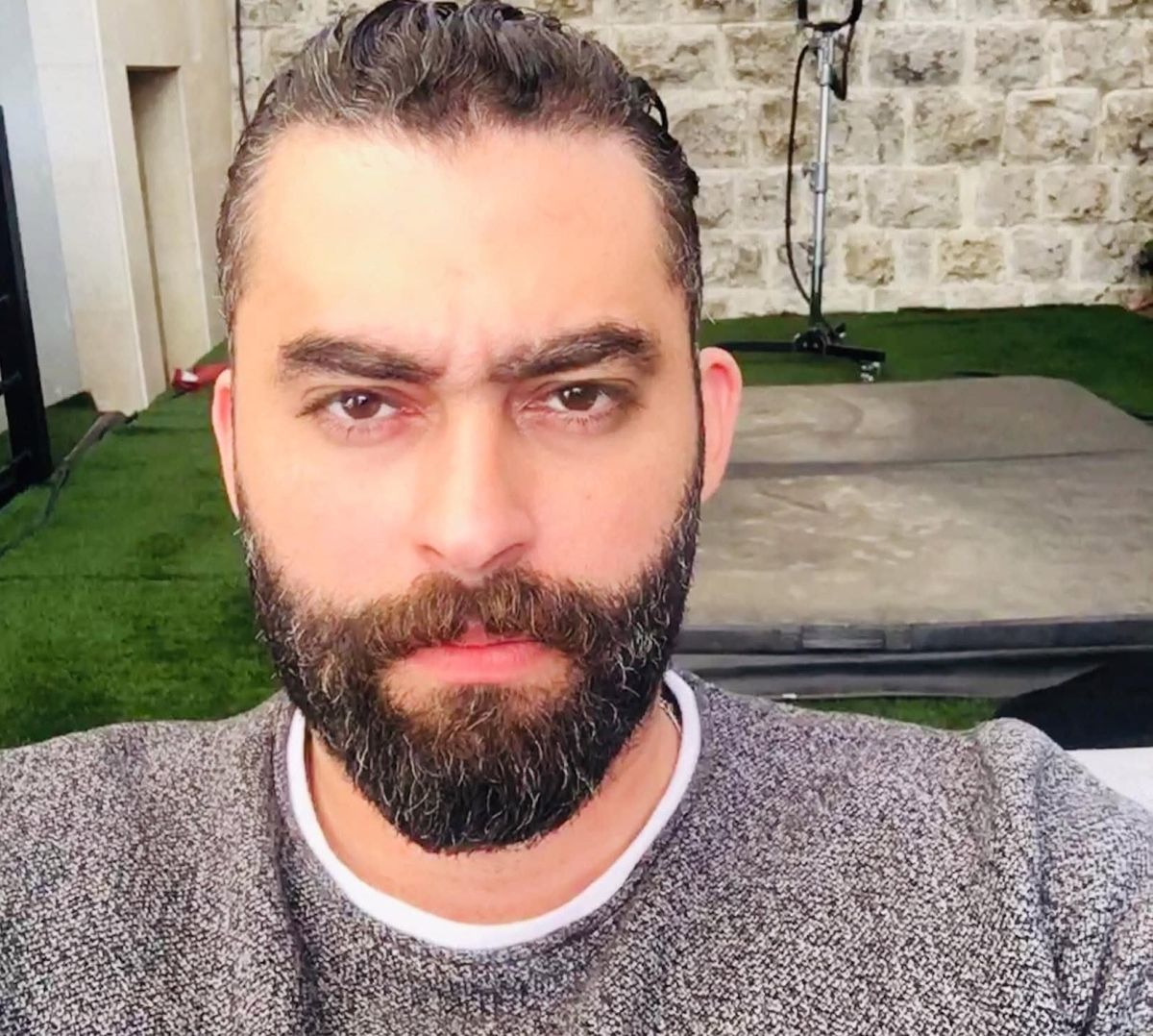 أحمد جلال عبد القوي يكشف تفاصيل رحلته من الإدمان الى مواجهة السرطان