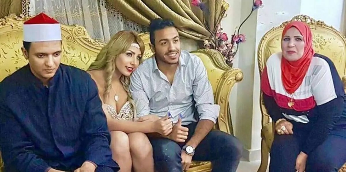 سارة خليفة وكهربا ولحظة عقد قرانهما