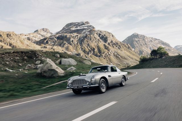 ساعة Breitling Top Time B01 بتصميم مستوحى من أسطورة Aston Martin DB5