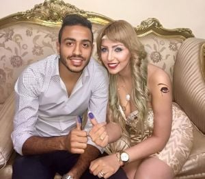 سارة خليفة ومحمود كهربا حديث السوشيال ميديا بعد الحكم بإحالة أوراقها للمفتي