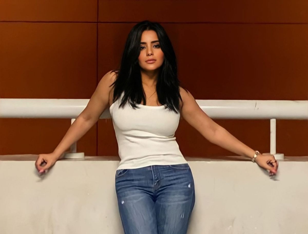 إيمان سلامة برسالة مؤثرة لأصدقائها بعد وفاة والدها