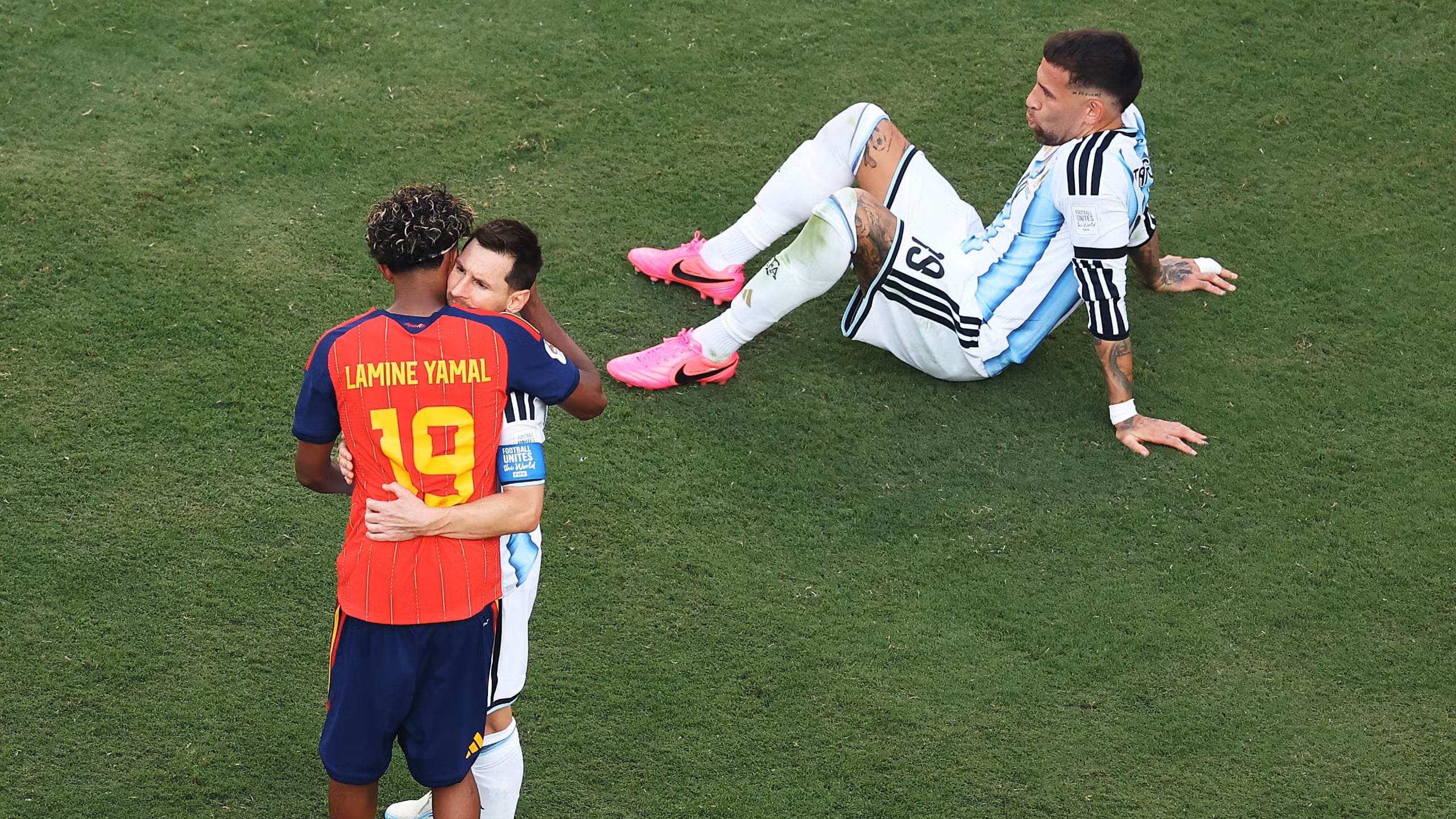 ليونيل ميسي ولامين يامال في نهائي كأس العالم ليونيل ميسي ولامين يامال في نهائي كأس العالم