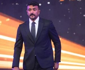 تعليق طريف من أحمد العوضي بعد تصدر فيلمه مع مي عمر قائمة الإيرادات
