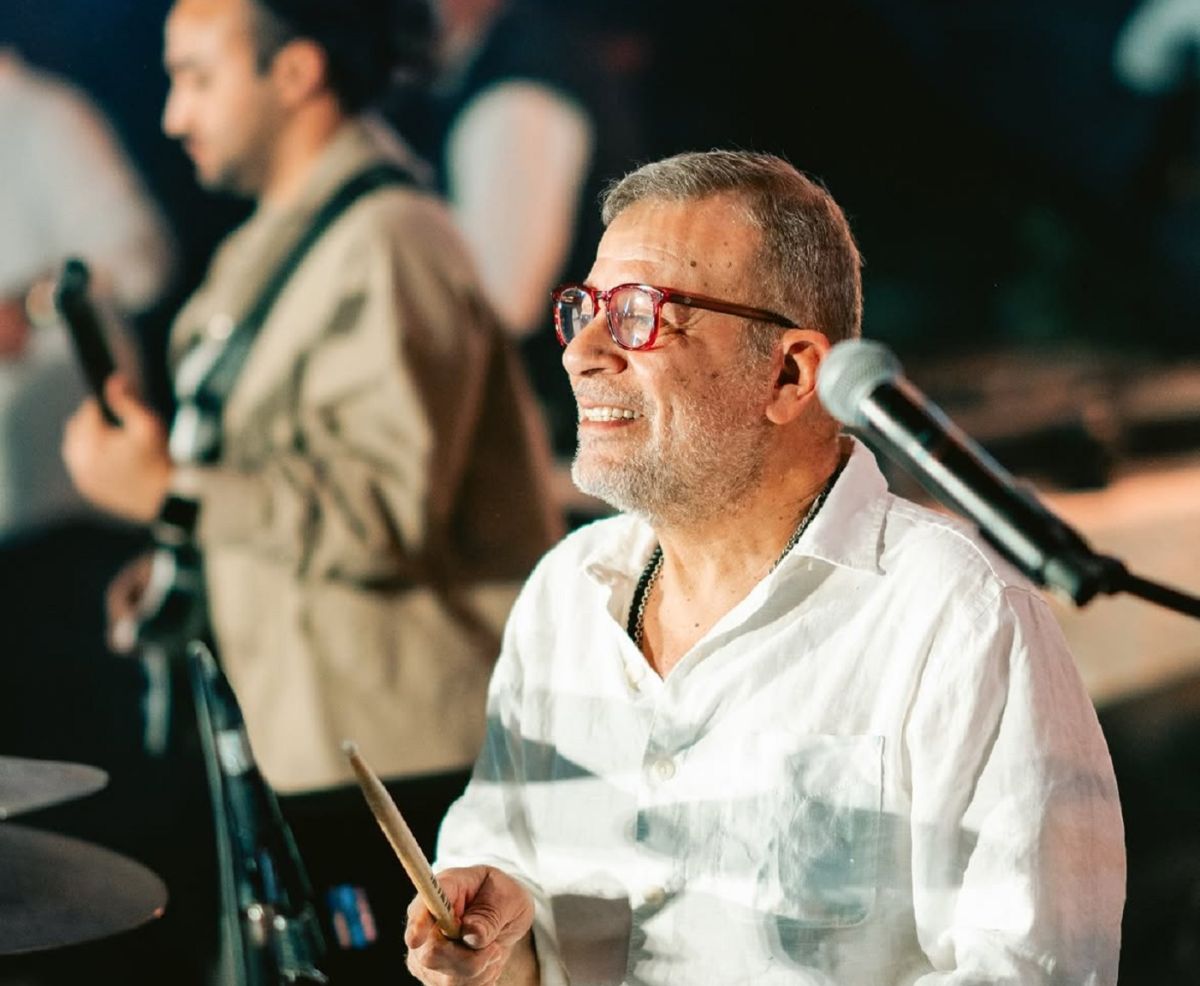 شريف منير يكشف تفاصيل ظهوره عازفًا على الدرامز في الأوبرا (فيديو)