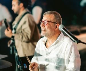 شريف منير يكشف تفاصيل ظهوره عازفًا على الدرامز في الأوبرا (فيديو)