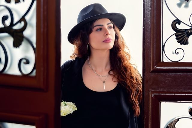  هنادي مهنا بظهور أول بعد إعلان الطلاق في كواليس مسرحية 