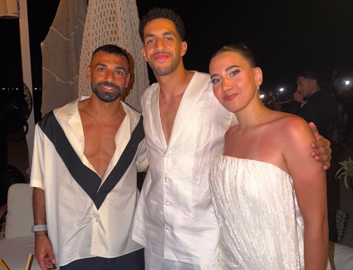 محمد صلاح يشارك مصطفى شوبير فرحته بعقد قرانه على أنغام 