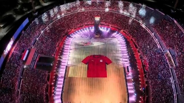استاد القاهرة امتلأ عن آخره بالجمهور في احتفالية المنتخب المصري