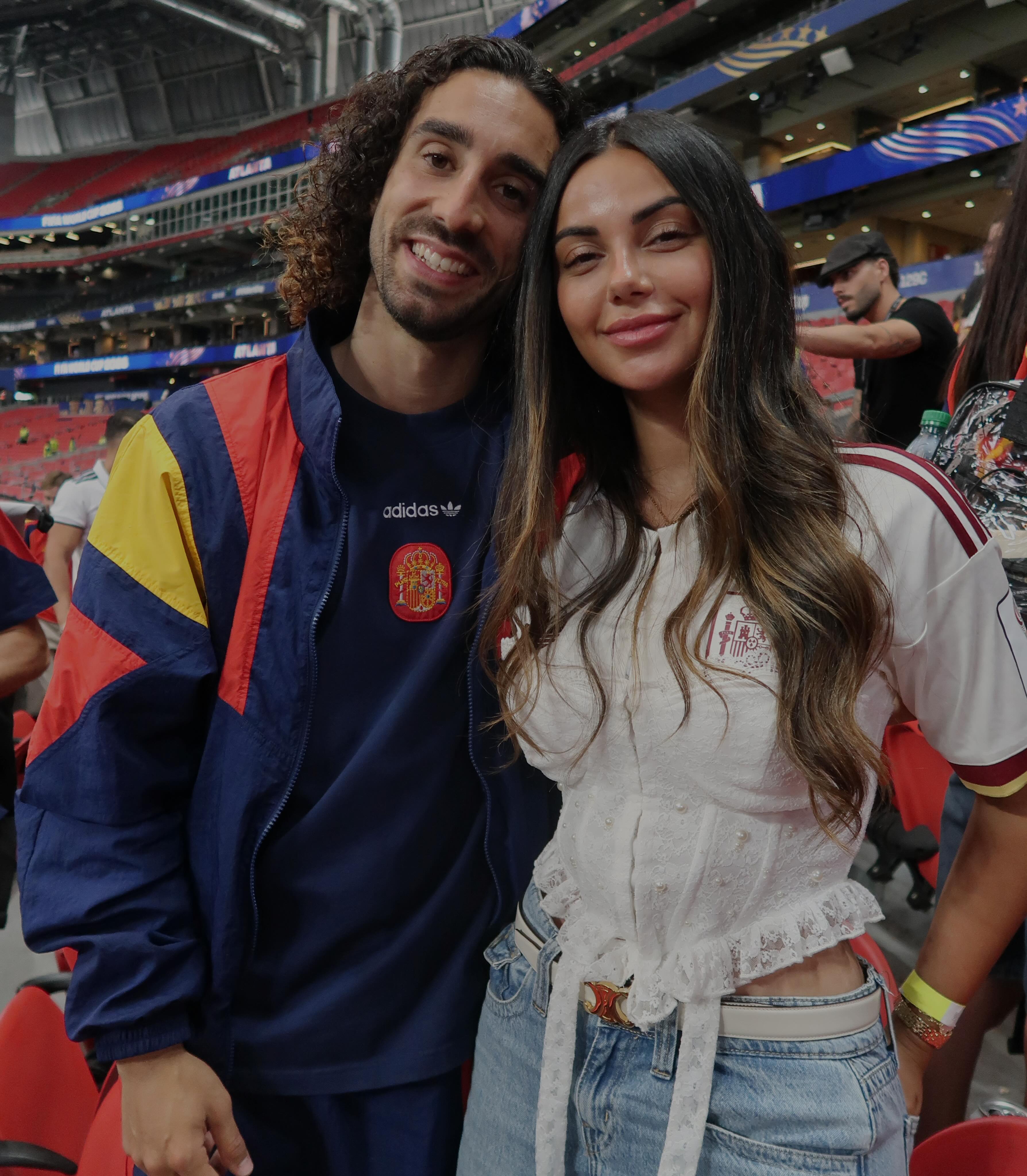 كلوديا رودريغز وزوجها مارك كوكوريلا