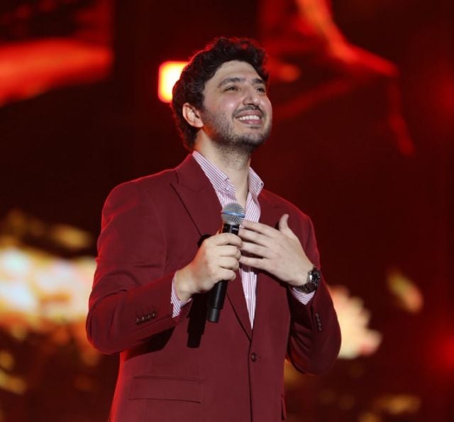 تفاعل جماهيري مع أغاني فضل شاكر بصوت نجله محمد والشامي يشعل الحفل (فيديو وصور)
