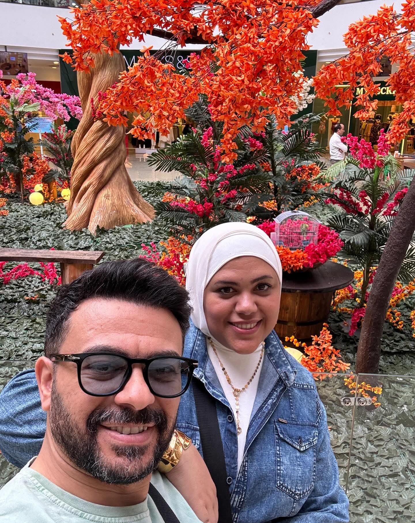 كريم الحسيني وزوجته كريم الحسيني وزوجته