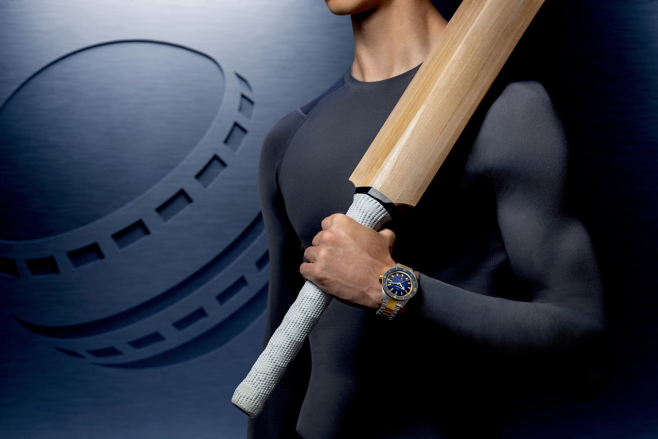ساعة Captain Cook x European Cricket Special Edition من Rado