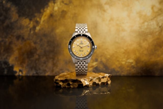 Rado Captain Cook.. حضور ذهبي استثنائي.